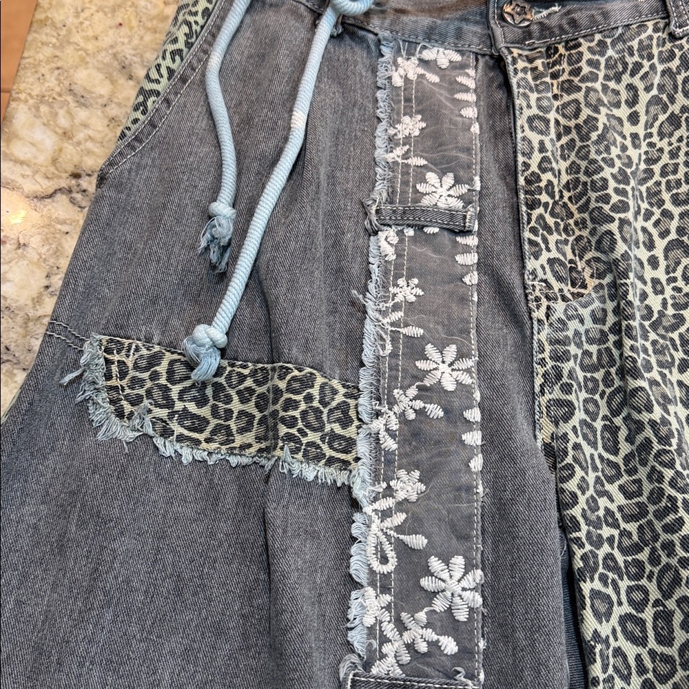 POL Women’s Printed Patchwork Leopard Denim Pants Gray/seafoam green Size Small - Picture 8 of 15